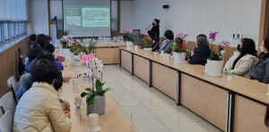 남구 봉덕3동장 ‘어르신 외로움 달래기’ 축하화분
