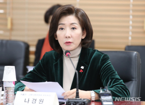 친윤계 ‘나경원=배신자’ vs 수도권연대 “羅 찍어내기” 프레임 전쟁