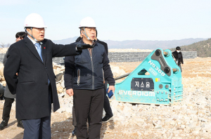 주낙영 경주시장, 미래차 소재부품 R&D센터 건립 현장 점검