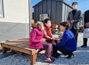 이달희 경북도 경제부지사, 울진 산불 피해 이재민 찾아