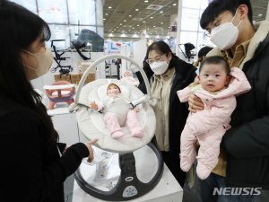 작년 육아휴직 13만 명 돌파…‘워킹대디’ 비율 30% 육박