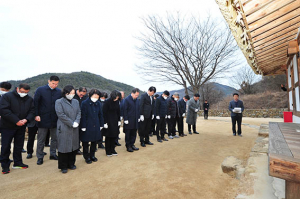 군위군, 김수환 추기경 선종 14주기 추모 참배