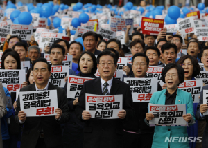 야 “강제동원 배상안 굴욕외교”…여 “발전적 한일관계 위한 결단”