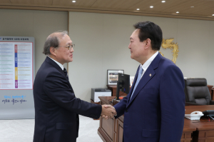 尹 “한일 협력 폭·깊이 심화되길”…기시다 “尹결단 화답위해 답방”