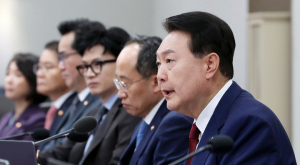 尹 “이념에 매몰된 관료 과감한 인사조치 하겠다”