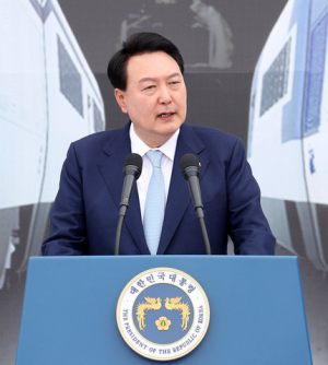 尹 “고속열차 2배 늘려 전국 2시간대 생활권”