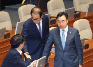 ‘돈봉투 의혹’ 윤관석·이성만 체포안 부결…野 대거 반대