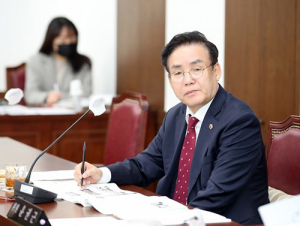 윤권근 시의원, 태양광·축산물 도매시장 문제점 지적