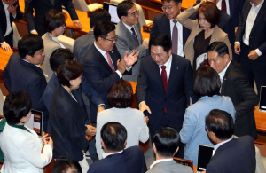 김기현 “文정부, 국민 좌절시켜”…이재명 “민생 해법 없이 남 탓만”