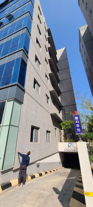 경산시, 관내 상가 건축물 외벽 마감 상태 지도점검