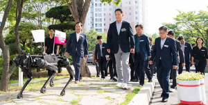 김장호 구미시장, 첫 출근길 로봇과 동행