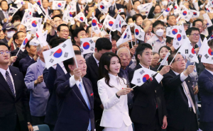 尹, 두번째 광복절 경축사…자유 줄고 공산·한미 부각