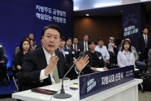 윤 “중앙이 움켜쥐고 말로만 ‘지방’ 외친 전철 밟지 않겠다”