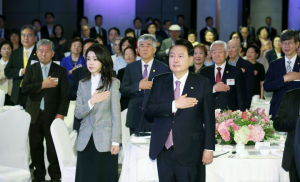 윤, 파독 근로자에 “위대한 산업사…땀·헌신 예우할 것”