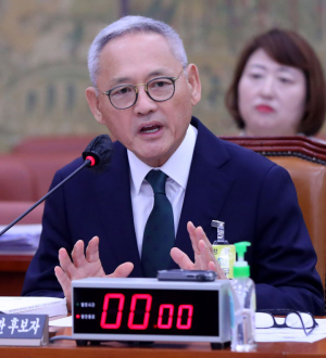 유인촌 “MB 정부 ‘블랙리스트’ 존재하지 않았다”