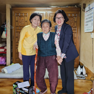 경산 와촌면, 100세 어르신 장수지팡이 ‘청려장’ 전달