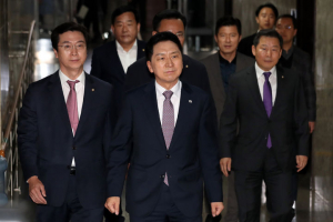 여, 당직자 총사퇴에도 “김기현 책임져야” “당 흔들기” 내홍