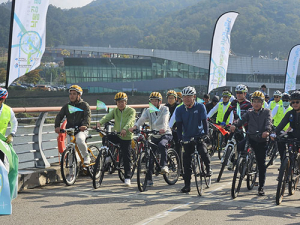 정전 70주년 기념, 낙동강 순례길 자전거로 달린다