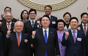 尹 “국민 어려움 외면해선 통합 못 이뤄”