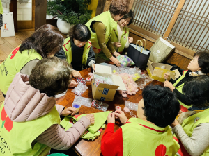의성군열매나눔봉사단, 코사지 제작하여 기부 실천