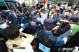 '퀴어문화축제' 공권력 충돌 사태…올해 대구 대표적 인권뉴스