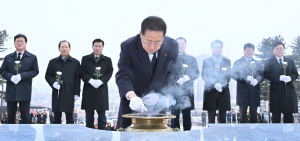 홍준표·이철우, 2004 갑진년 희망의 배 '돛' 올렸다