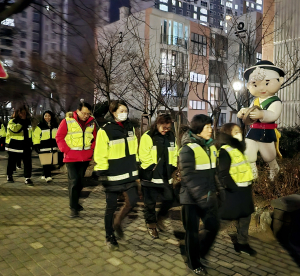 범죄 꼼짝 마 어두운 밤길도 안전해요 경산 중방동 자율방범대 야간 합동순찰 
