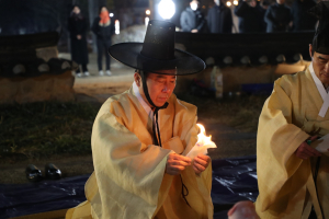 안동부(安東府) 신목(神木) 제사 올린다