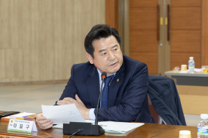 이칠구, 성숙한 정치문화...3급 직원 신설 뿐