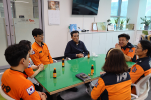 “감사의 마음을 전한 구조자, 청송의 영웅을 만나다”