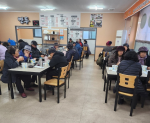 송정동 음식점, 떡국 나눔