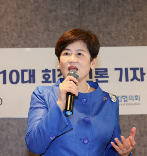 'AI교과서 지지' 강은희... 건의문도 못 내나…자괴감