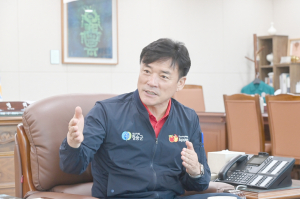 윤경희 청송군수의 바람은 오직 살기좋은 청송건설