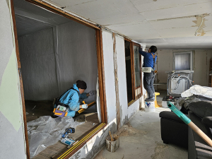 영양군 ‘HOT나눔봉사단’  다문화가정 주겨환경개선 참여