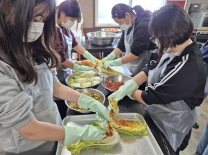 영덕여중RCY, 김치로 따뜻한 온정