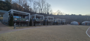 간판 바꿔 개장했지만…앞산 숲속 책 쉼터 운영 내실 논란