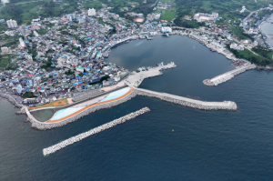 태풍 피해···경북 경주 감포항 복구공사 마무리