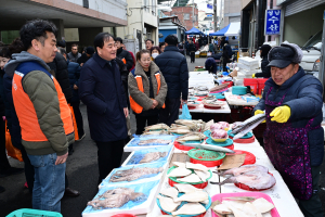 김천시, 설맞이 전통시장 장보기 행사 실시... 민생경제 살린다