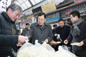 주낙영 경주시장, 성동시장 장보기 나서