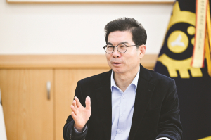 영덕군수, 대게 축제 성공신화 만들어라 '특명'