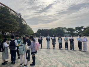 대구매동초, ‘세계 책의 날’ 맞이 등굣길 홍보
