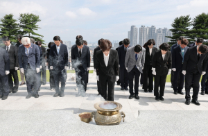 강은희 대구시교육감, 앞산 충혼탑 참배