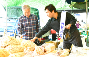 조현일 시장, 당선 후 첫 민생행보 전통시장서 시작