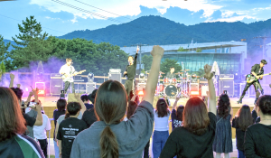 가수 섭외부터… 주민들이 만든 칠곡 록 축제‘화제’