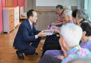 추경호 대구시장, 양로원 찾아 명절인사